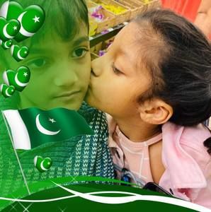 Meet your Posher, Khalida